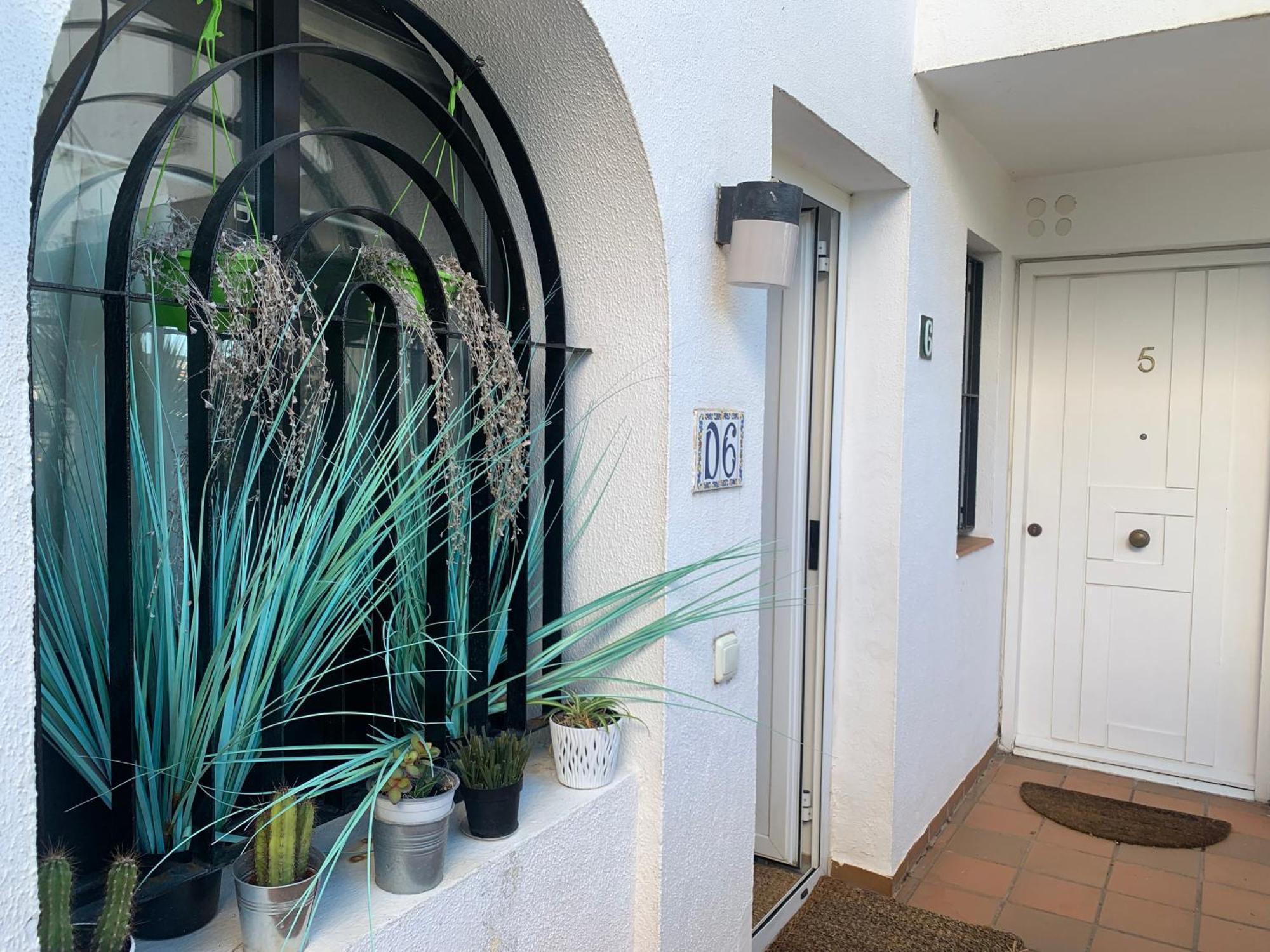 Duplex Near Polo, Pool View, 2 Pools, Full South, 7 Drive To Beaches And Port *